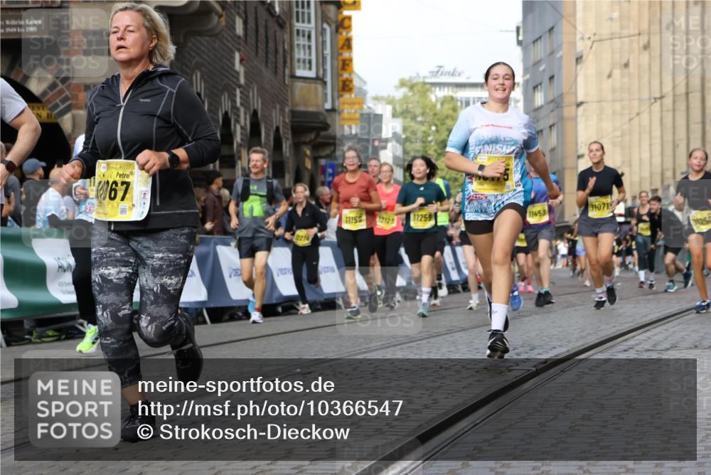 13.09.2026 - 21. swb-Marathon Bremen Strokosch-Dieckow http://msf.ph/oto/10366547 13.09.2026 11:00:08 Ziel 10175, 10236, 10355, 10669, 10691, 10867, 10928, 10929, 11054, 11056, 11089, 11194, 11419, 11427, 11501, 11637, 11803, 11879, 11904, 12138, 12238, 12239, 12242, 12243, 12388, 12480, 12527, 10144, 10677, 10801, 10810, 11016, 11045, 11129, 11547, 11623, 12105, 12106, 12190, 12291, 12352, 12394, 12530, 12531 meine-sportfotos.de