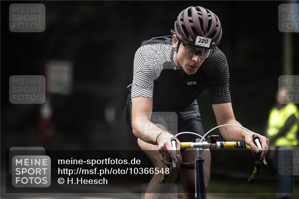 13.09.2026 - Stadtparktriathlon H.Heesch http://msf.ph/oto/10366548 13.09.2026 10:14:13 Radfahren 220, 234 meine-sportfotos.de