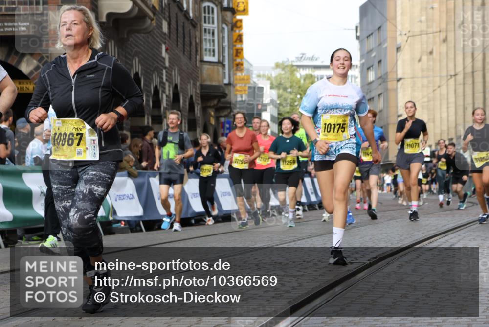 13.09.2026 - 21. swb-Marathon Bremen Strokosch-Dieckow http://msf.ph/oto/10366569 13.09.2026 11:00:08 Ziel 10175, 10236, 10355, 10669, 10691, 10867, 10928, 10929, 11054, 11056, 11089, 11194, 11419, 11427, 11501, 11637, 11803, 11879, 11904, 12138, 12238, 12239, 12242, 12243, 12388, 12480, 12527, 10144, 10677, 10801, 10810, 11016, 11045, 11129, 11547, 11623, 12105, 12106, 12190, 12291, 12352, 12394, 12530, 12531 meine-sportfotos.de