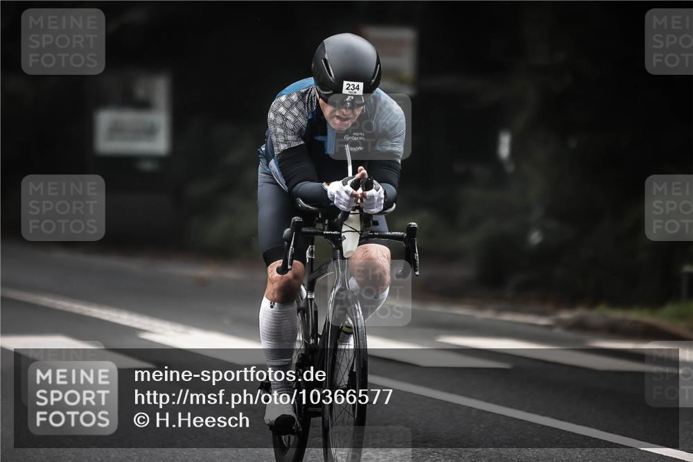 13.09.2026 - Stadtparktriathlon H.Heesch http://msf.ph/oto/10366577 13.09.2026 10:14:18 Radfahren 220, 234, 299, 320 meine-sportfotos.de
