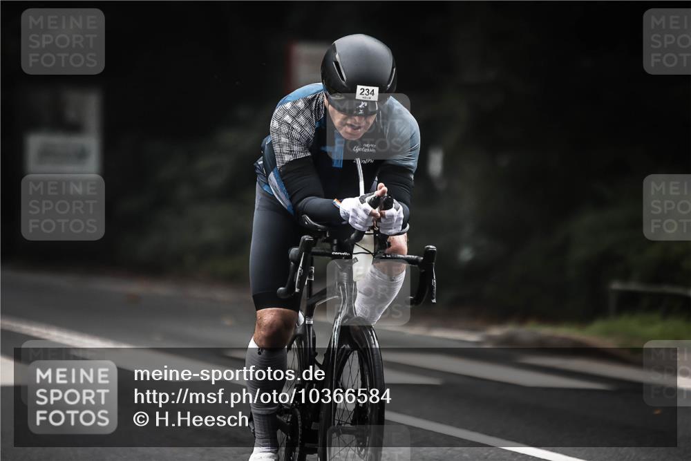 13.09.2026 - Stadtparktriathlon H.Heesch http://msf.ph/oto/10366584 13.09.2026 10:14:18 Radfahren 220, 234, 299, 320 meine-sportfotos.de