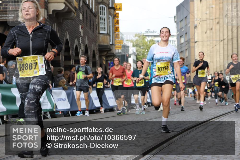 13.09.2026 - 21. swb-Marathon Bremen Strokosch-Dieckow http://msf.ph/oto/10366597 13.09.2026 11:00:08 Ziel 10175, 10236, 10355, 10669, 10691, 10867, 10928, 10929, 11054, 11056, 11089, 11194, 11419, 11427, 11501, 11637, 11803, 11879, 11904, 12138, 12238, 12239, 12242, 12243, 12388, 12480, 12527, 10144, 10677, 10801, 10810, 11016, 11045, 11129, 11547, 11623, 12105, 12106, 12190, 12291, 12352, 12394, 12530, 12531 meine-sportfotos.de