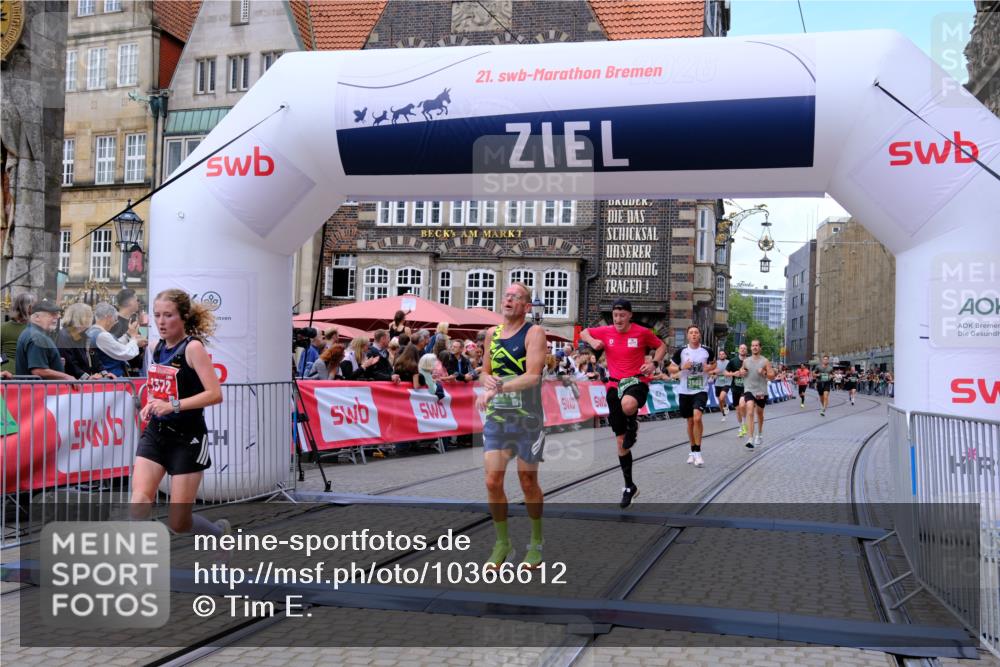 13.09.2026 - 21. swb-Marathon Bremen Tim E. http://msf.ph/oto/10366612 13.09.2026 13:04:15 Ziel 895, 2094, 2889, 3500, 4236, 8096, 9061, 9129, 9544, 9642 meine-sportfotos.de