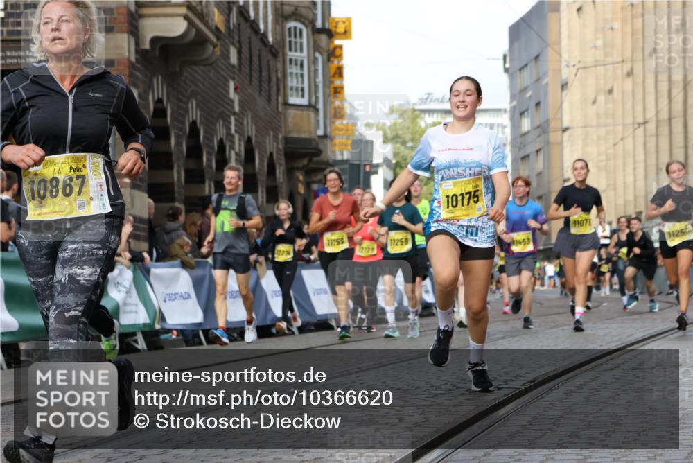 13.09.2026 - 21. swb-Marathon Bremen Strokosch-Dieckow http://msf.ph/oto/10366620 13.09.2026 11:00:08 Ziel 10175, 10236, 10355, 10669, 10691, 10867, 10928, 10929, 11054, 11056, 11089, 11194, 11419, 11427, 11501, 11637, 11803, 11879, 11904, 12138, 12238, 12239, 12242, 12243, 12388, 12480, 12527, 10144, 10677, 10801, 10810, 11016, 11045, 11129, 11547, 11623, 12105, 12106, 12190, 12291, 12352, 12394, 12530, 12531 meine-sportfotos.de