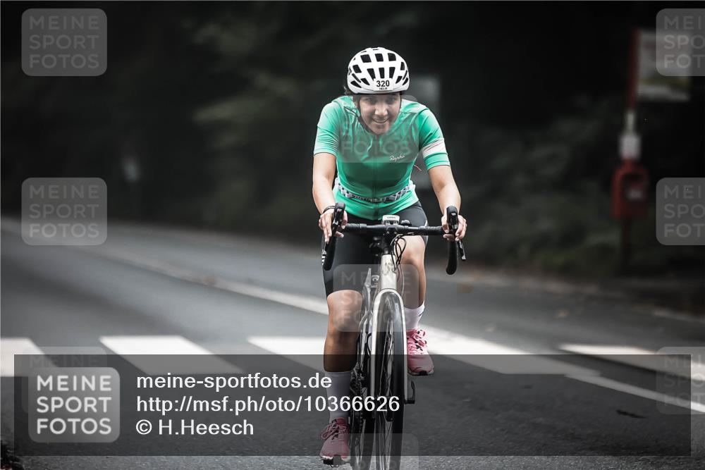 13.09.2026 - Stadtparktriathlon H.Heesch http://msf.ph/oto/10366626 13.09.2026 10:14:23 Radfahren 234, 299, 304, 320 meine-sportfotos.de