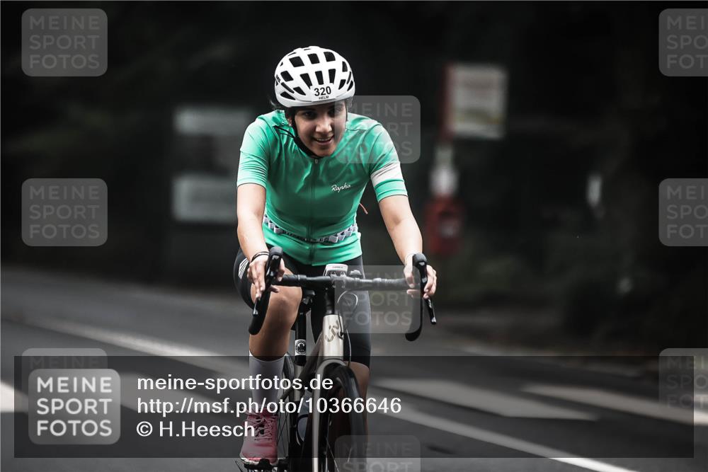 13.09.2026 - Stadtparktriathlon H.Heesch http://msf.ph/oto/10366646 13.09.2026 10:14:24 Radfahren 234, 299, 304, 320 meine-sportfotos.de