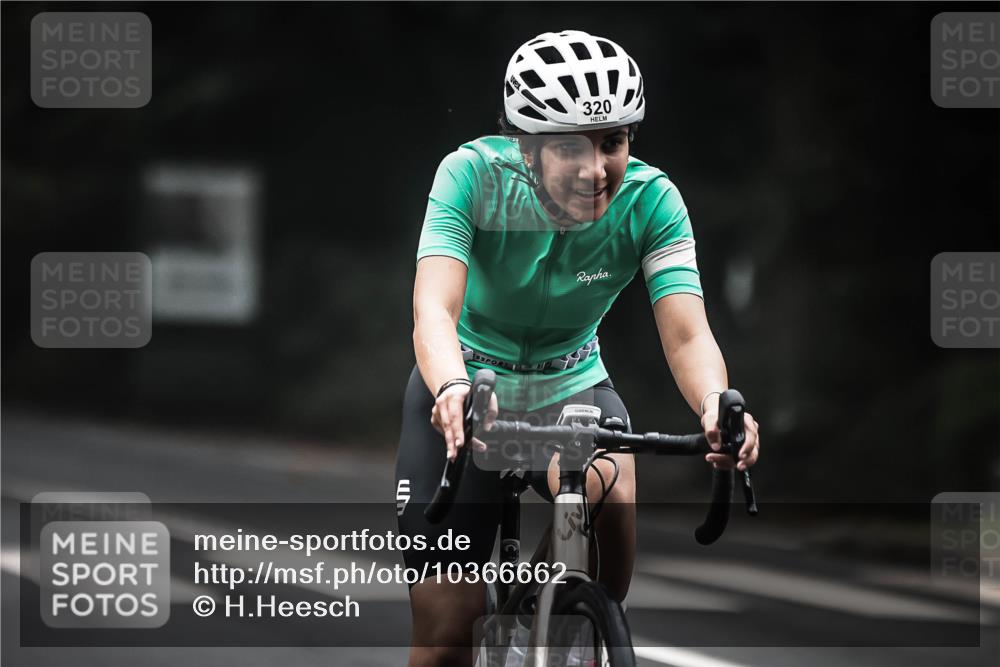 13.09.2026 - Stadtparktriathlon H.Heesch http://msf.ph/oto/10366662 13.09.2026 10:14:24 Radfahren 234, 299, 304, 320 meine-sportfotos.de