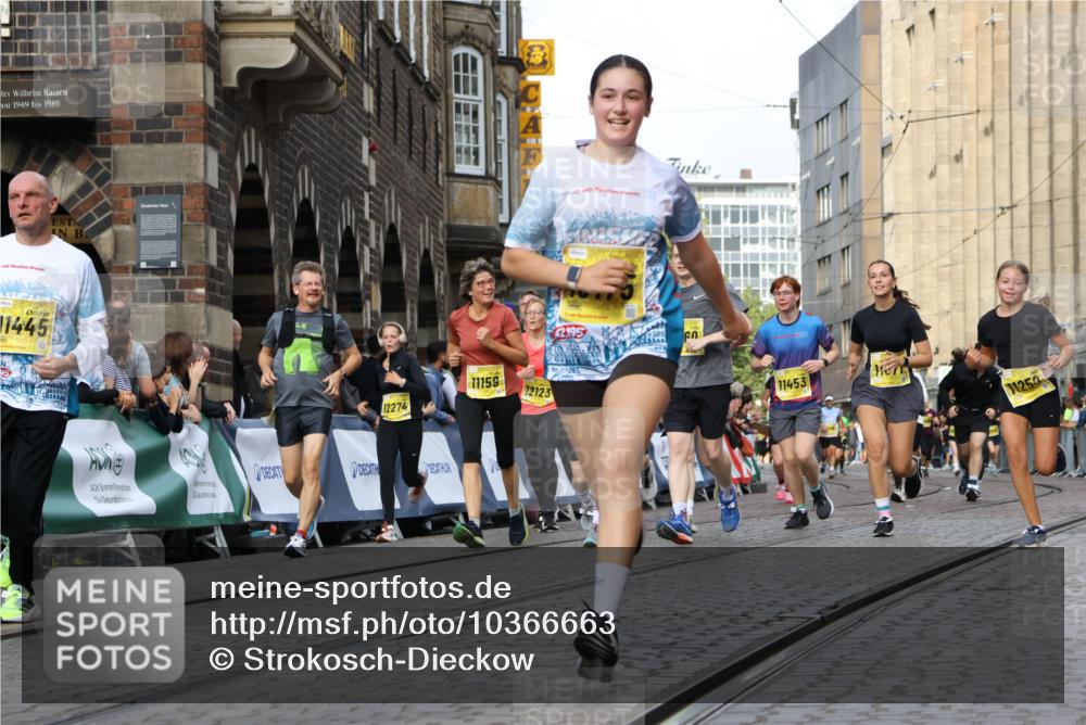 13.09.2026 - 21. swb-Marathon Bremen Strokosch-Dieckow http://msf.ph/oto/10366663 13.09.2026 11:00:09 Ziel 10175, 10236, 10355, 10669, 10691, 10867, 10928, 10929, 11054, 11056, 11089, 11194, 11419, 11427, 11501, 11637, 11803, 11879, 11904, 12138, 12238, 12239, 12242, 12243, 12388, 12480, 10144, 10677, 10801, 10810, 11016, 11045, 11129, 11547, 11623, 12105, 12106, 12190, 12291, 12352, 12394, 12530, 12531 meine-sportfotos.de