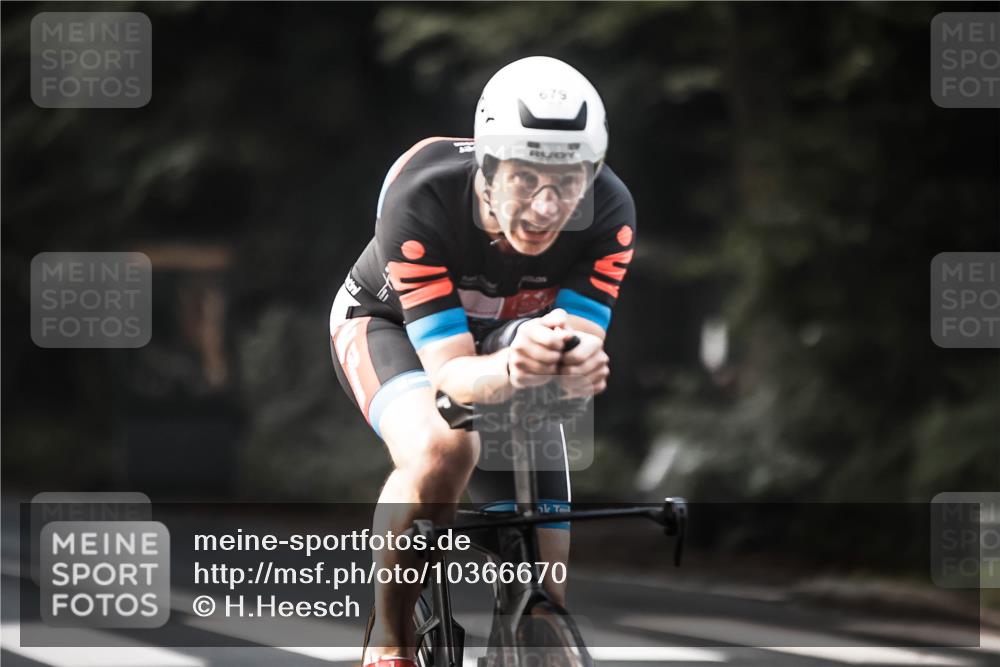 13.09.2026 - Stadtparktriathlon H.Heesch http://msf.ph/oto/10366670 13.09.2026 11:23:34 Radfahren 679, 765, 802, 804 meine-sportfotos.de