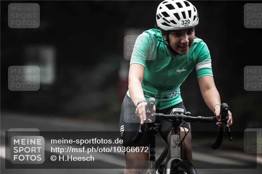 13.09.2026 - Stadtparktriathlon H.Heesch http://msf.ph/oto/10366672 13.09.2026 10:14:24 Radfahren 234, 299, 304, 320 meine-sportfotos.de