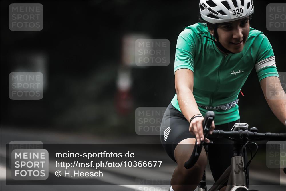 13.09.2026 - Stadtparktriathlon H.Heesch http://msf.ph/oto/10366677 13.09.2026 10:14:24 Radfahren 234, 299, 304, 320 meine-sportfotos.de