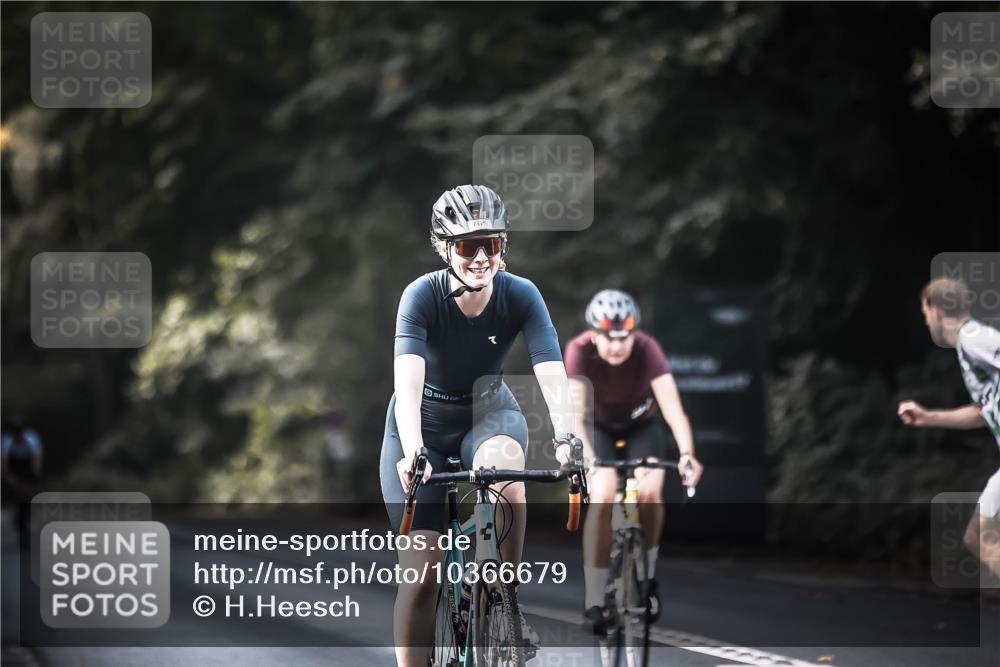 13.09.2026 - Stadtparktriathlon H.Heesch http://msf.ph/oto/10366679 13.09.2026 11:23:38 Radfahren 679, 765, 802, 804 meine-sportfotos.de