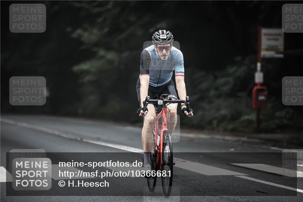 13.09.2026 - Stadtparktriathlon H.Heesch http://msf.ph/oto/10366681 13.09.2026 10:14:28 Radfahren 299, 304, 320 meine-sportfotos.de