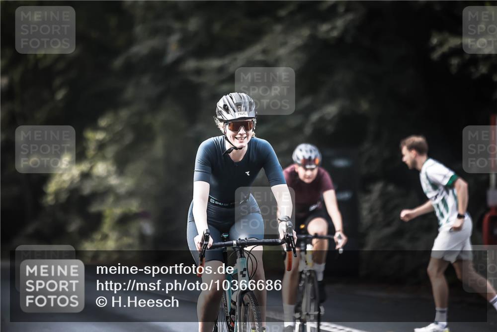 13.09.2026 - Stadtparktriathlon H.Heesch http://msf.ph/oto/10366686 13.09.2026 11:23:38 Radfahren 679, 765, 802, 804 meine-sportfotos.de