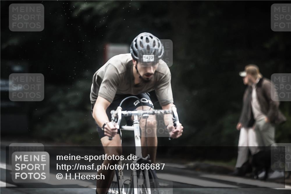 13.09.2026 - Stadtparktriathlon H.Heesch http://msf.ph/oto/10366687 13.09.2026 13:15:45 Radfahren 1219, 1300, 1423 meine-sportfotos.de