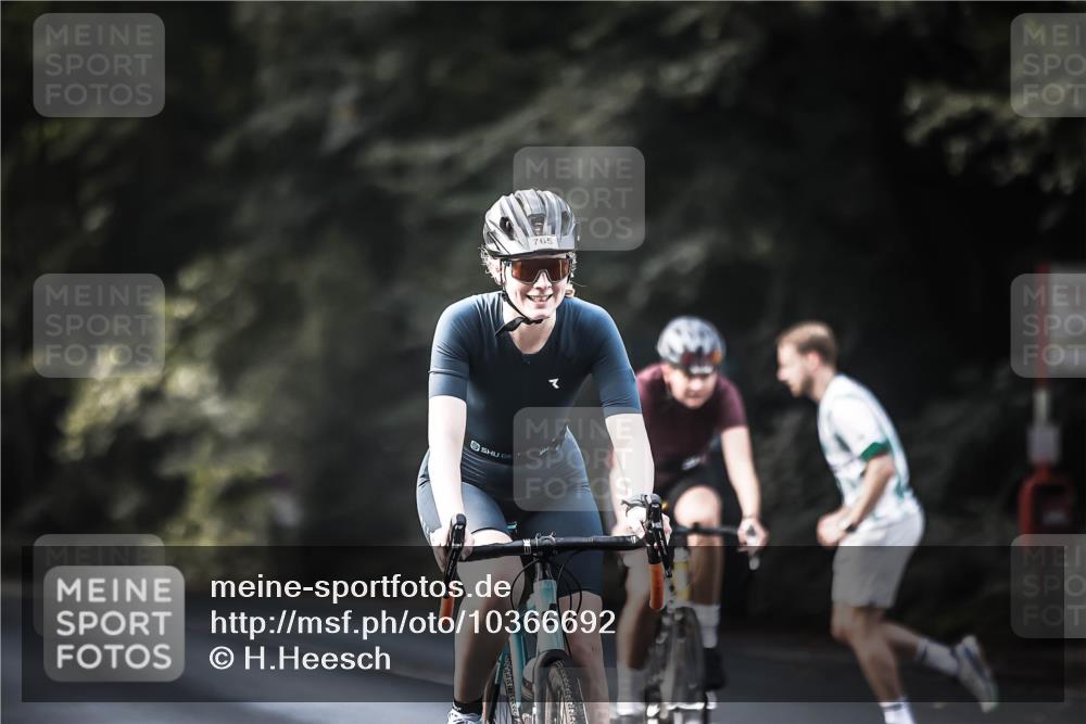 13.09.2026 - Stadtparktriathlon H.Heesch http://msf.ph/oto/10366692 13.09.2026 11:23:38 Radfahren 679, 765, 802, 804 meine-sportfotos.de