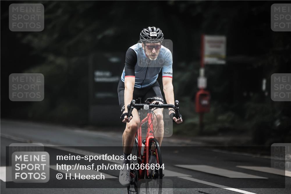 13.09.2026 - Stadtparktriathlon H.Heesch http://msf.ph/oto/10366694 13.09.2026 10:14:28 Radfahren 299, 304, 320 meine-sportfotos.de