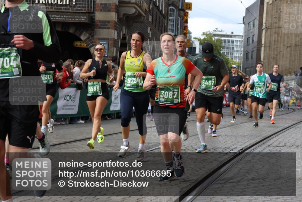 13.09.2026 - 21. swb-Marathon Bremen Strokosch-Dieckow http://msf.ph/oto/10366695 13.09.2026 13:35:43 Ziel 1150, 2003, 2041, 2090, 2318, 2356, 2625, 2866, 3055, 3311, 3621, 3916, 4062, 4635, 4985, 5016, 5661, 6315, 6320, 6418, 6837, 7285, 7305, 7377, 7703, 8300, 8401, 8530, 8773, 8915, 9526, 9527, 9845, 9887, 318, 532, 2565, 3056, 3454, 3485, 3857, 4016, 4048, 5026, 5071, 5157, 5276, 5381, 5584, 5586, 5816, 6159, 6724, 6874, 7036, 7235, 7385, 7691, 7804, 8145, 8335, 8705, 9243, 9912, 13121 meine-sportfotos.de