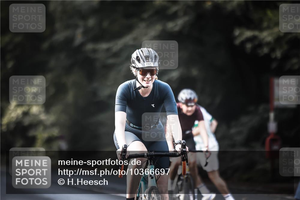 13.09.2026 - Stadtparktriathlon H.Heesch http://msf.ph/oto/10366697 13.09.2026 11:23:39 Radfahren 679, 765, 804 meine-sportfotos.de
