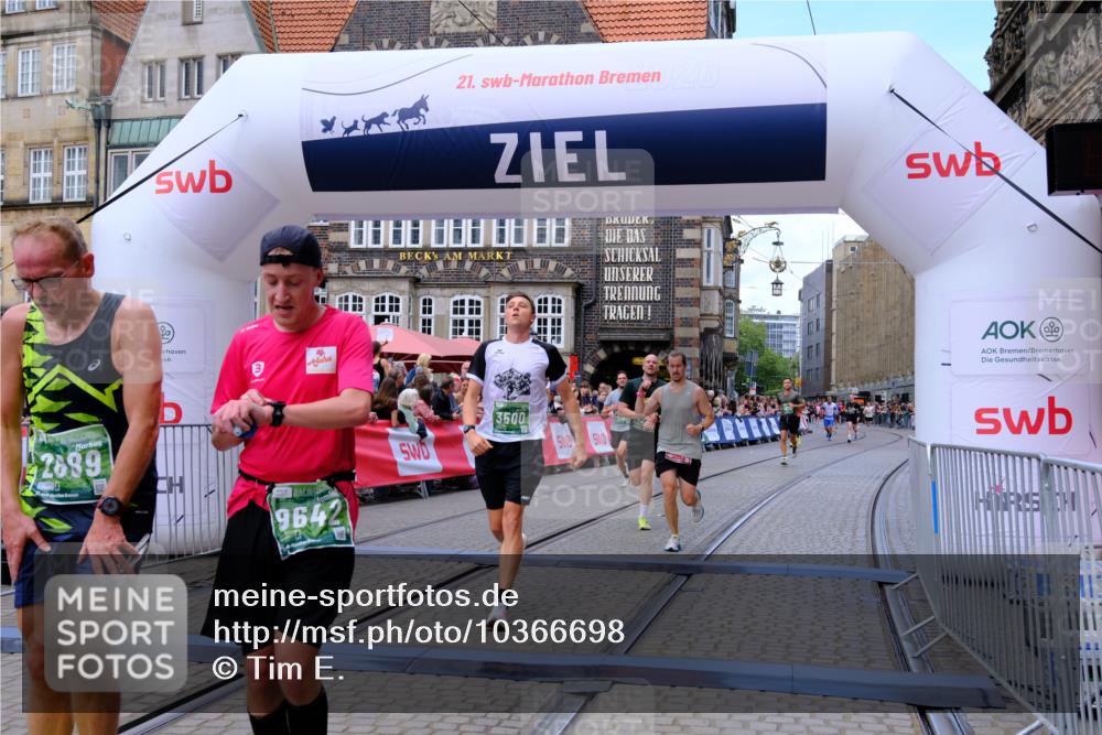 13.09.2026 - 21. swb-Marathon Bremen Tim E. http://msf.ph/oto/10366698 13.09.2026 13:04:17 Ziel 895, 2094, 2889, 3500, 4236, 8096, 9061, 9129, 9544, 9642 meine-sportfotos.de