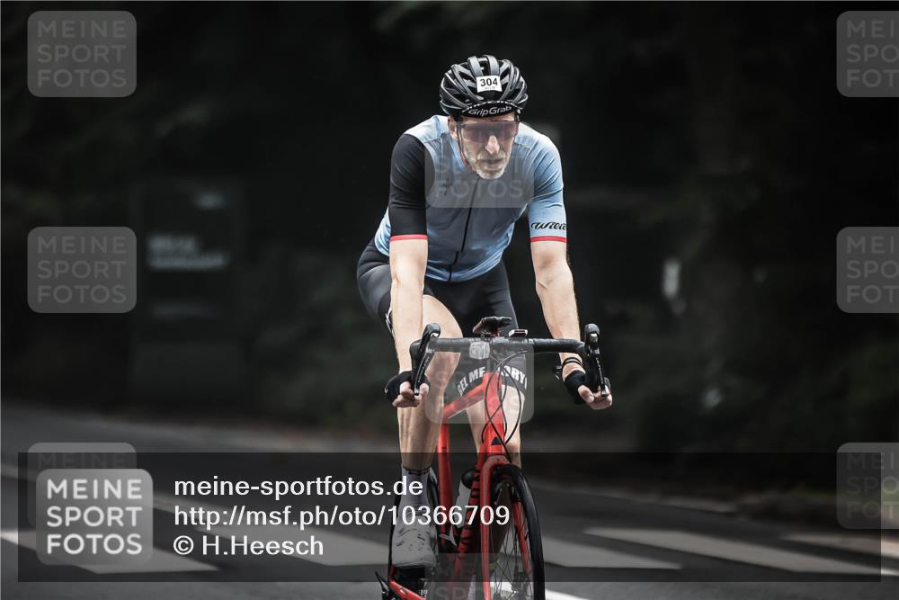 13.09.2026 - Stadtparktriathlon H.Heesch http://msf.ph/oto/10366709 13.09.2026 10:14:28 Radfahren 299, 304, 320 meine-sportfotos.de