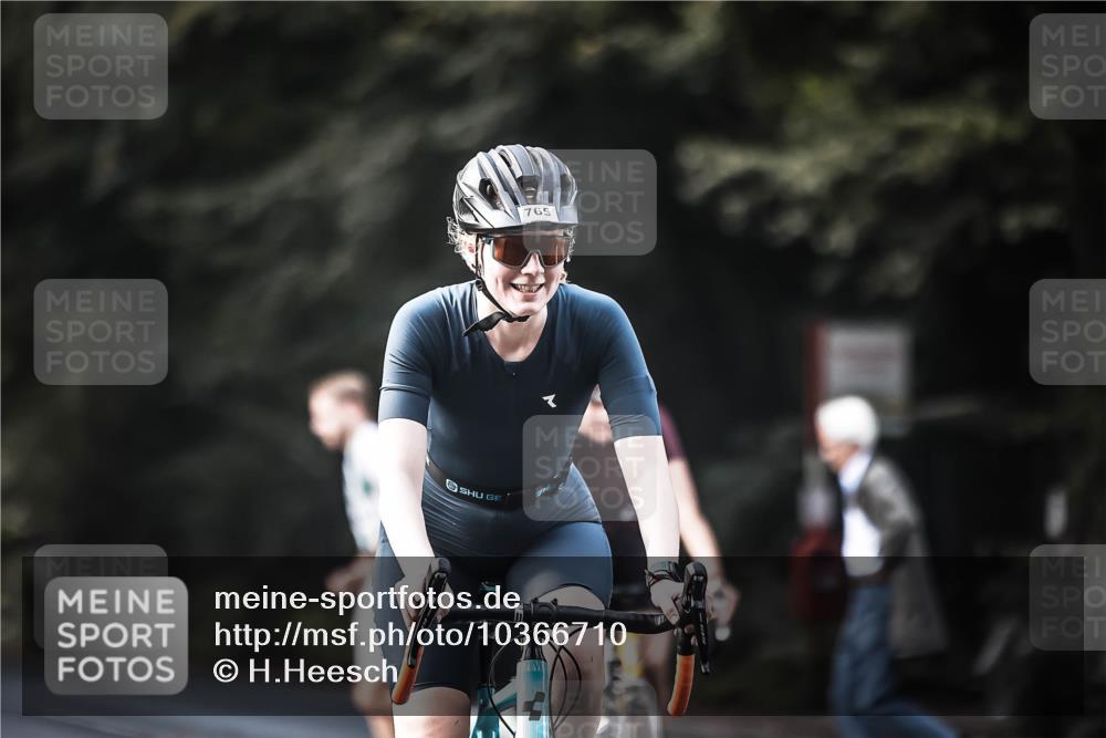 13.09.2026 - Stadtparktriathlon H.Heesch http://msf.ph/oto/10366710 13.09.2026 11:23:39 Radfahren 679, 765, 804 meine-sportfotos.de