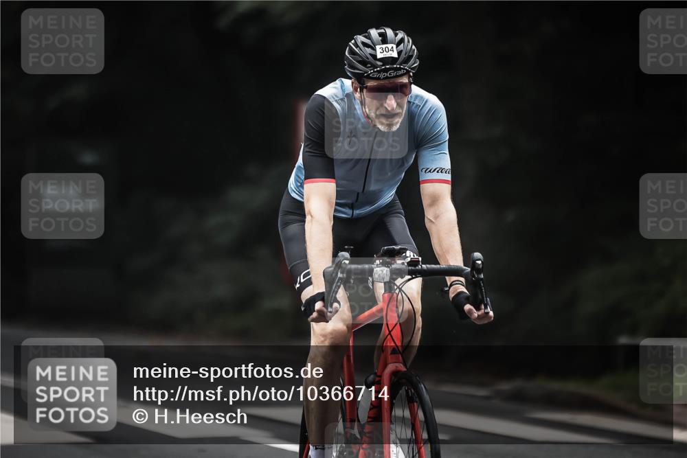 13.09.2026 - Stadtparktriathlon H.Heesch http://msf.ph/oto/10366714 13.09.2026 10:14:28 Radfahren 299, 304, 320 meine-sportfotos.de