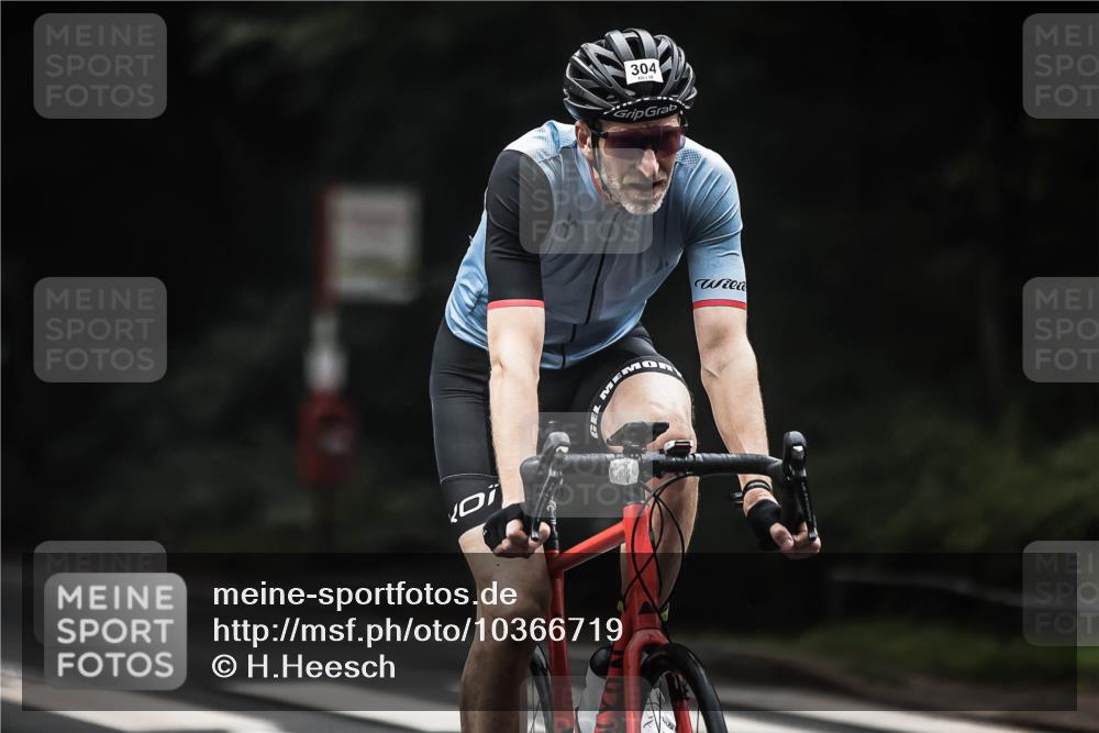 13.09.2026 - Stadtparktriathlon H.Heesch http://msf.ph/oto/10366719 13.09.2026 10:14:29 Radfahren 299, 304, 320 meine-sportfotos.de