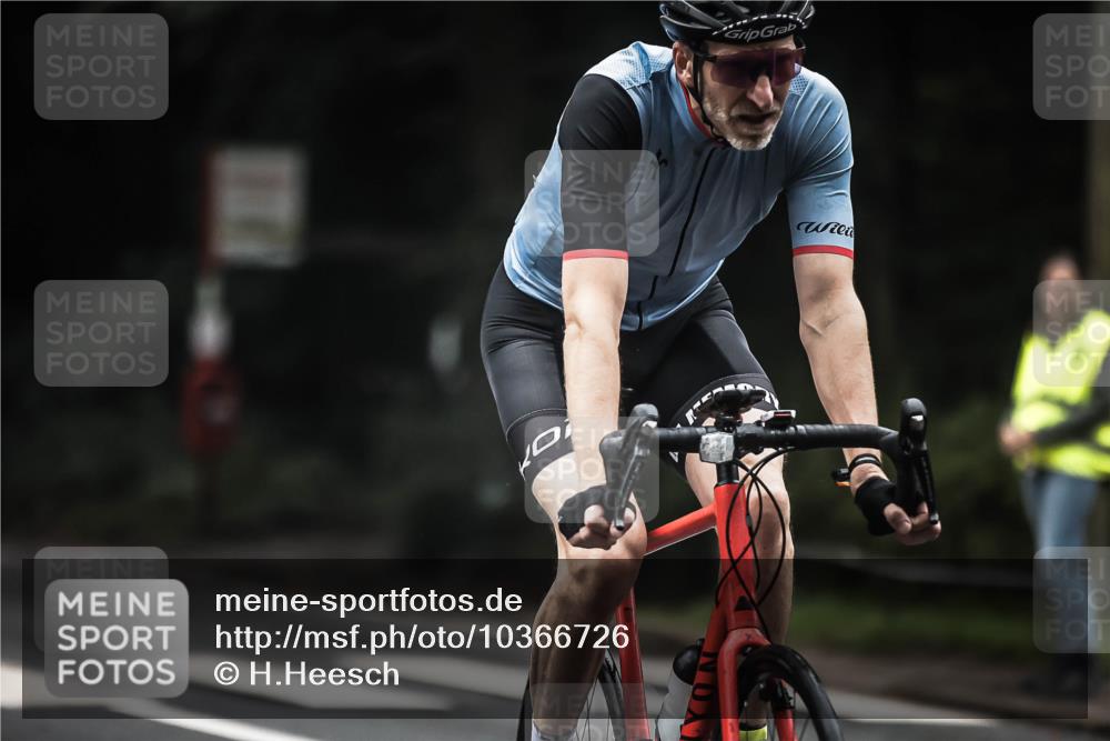 13.09.2026 - Stadtparktriathlon H.Heesch http://msf.ph/oto/10366726 13.09.2026 10:14:29 Radfahren 299, 304, 320 meine-sportfotos.de