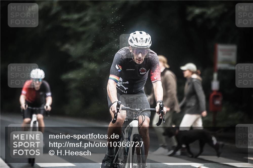 13.09.2026 - Stadtparktriathlon H.Heesch http://msf.ph/oto/10366727 13.09.2026 13:15:54 Radfahren 1221, 1300, 1307 meine-sportfotos.de