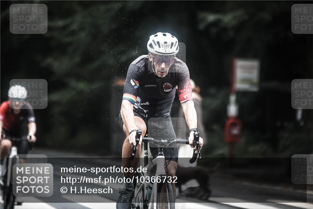 13.09.2026 - Stadtparktriathlon H.Heesch http://msf.ph/oto/10366732 13.09.2026 13:15:54 Radfahren 1221, 1300, 1307 meine-sportfotos.de