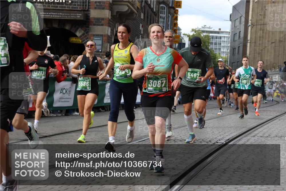 13.09.2026 - 21. swb-Marathon Bremen Strokosch-Dieckow http://msf.ph/oto/10366734 13.09.2026 13:35:43 Ziel 1150, 2003, 2041, 2090, 2318, 2356, 2625, 2866, 3055, 3311, 3621, 3916, 4062, 4635, 4985, 5016, 5661, 6315, 6320, 6418, 6837, 7285, 7305, 7377, 7703, 8300, 8401, 8530, 8773, 8915, 9526, 9527, 9845, 9887, 318, 532, 2565, 3056, 3454, 3485, 3857, 4016, 4048, 5026, 5071, 5157, 5276, 5381, 5584, 5586, 5816, 6159, 6724, 6874, 7036, 7235, 7385, 7691, 7804, 8145, 8335, 8705, 9243, 9912, 13121 meine-sportfotos.de