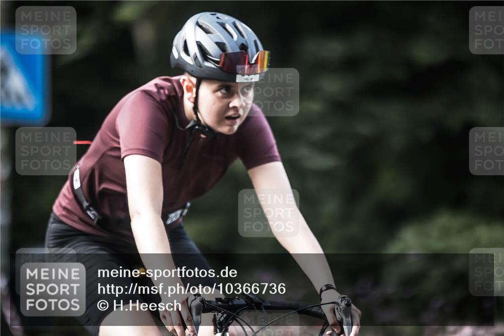 13.09.2026 - Stadtparktriathlon H.Heesch http://msf.ph/oto/10366736 13.09.2026 11:23:40 Radfahren 765, 804 meine-sportfotos.de