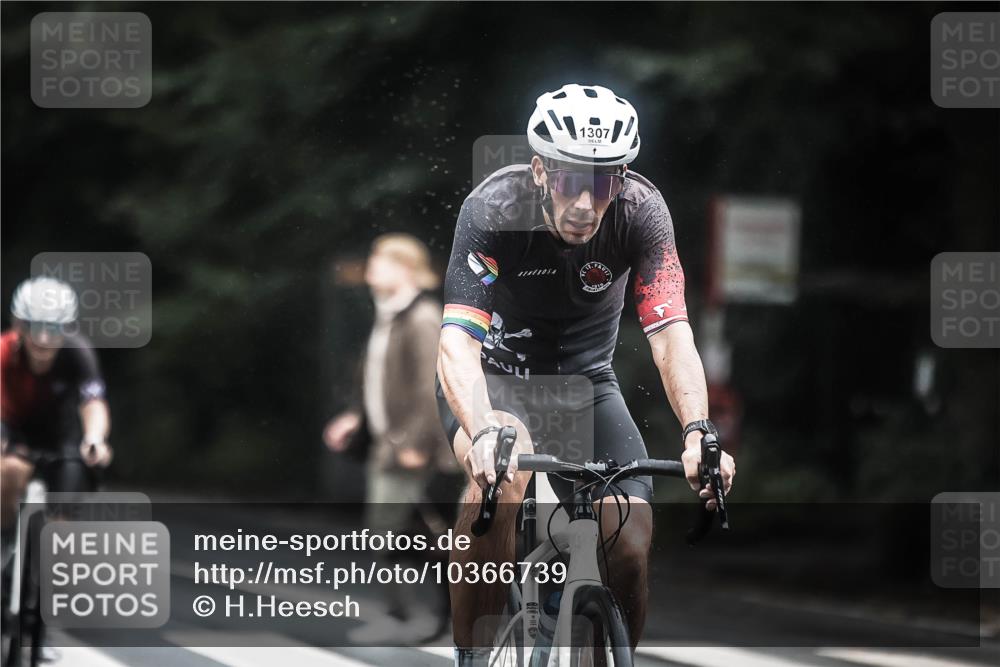 13.09.2026 - Stadtparktriathlon H.Heesch http://msf.ph/oto/10366739 13.09.2026 13:15:54 Radfahren 1221, 1300, 1307 meine-sportfotos.de