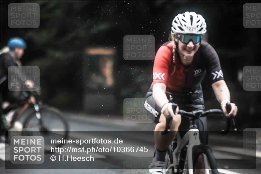 13.09.2026 - Stadtparktriathlon H.Heesch http://msf.ph/oto/10366745 13.09.2026 13:15:56 Radfahren 1221, 1307 meine-sportfotos.de