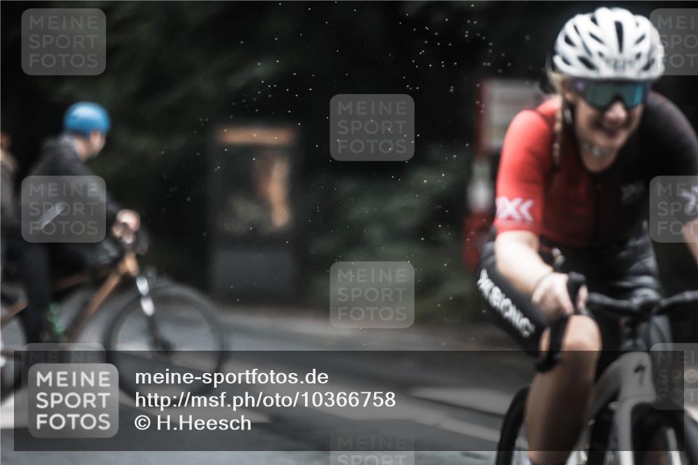 13.09.2026 - Stadtparktriathlon H.Heesch http://msf.ph/oto/10366758 13.09.2026 13:15:56 Radfahren 1221, 1307 meine-sportfotos.de