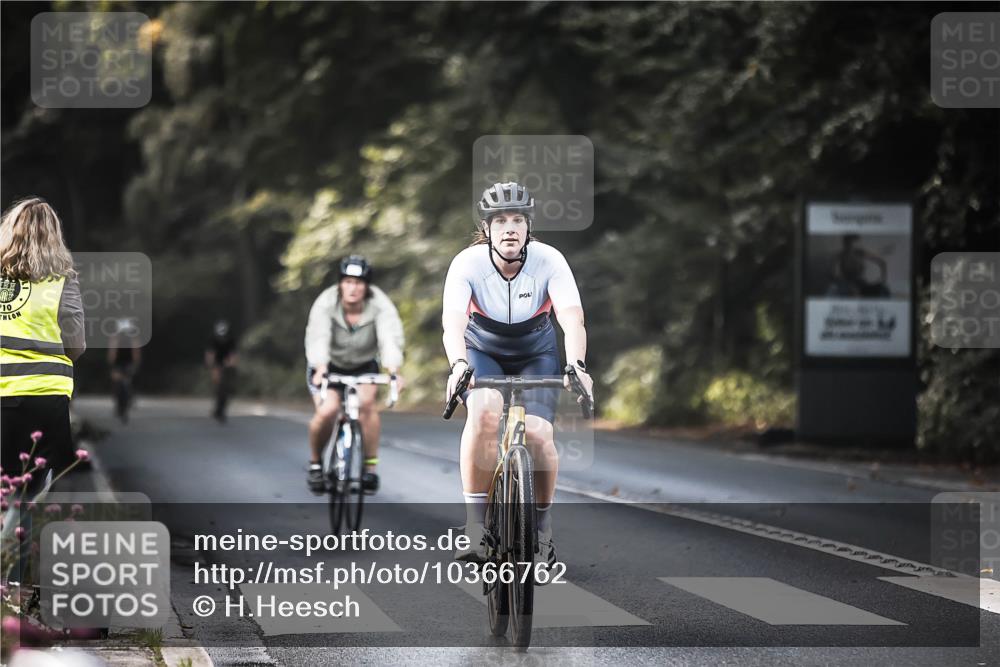 13.09.2026 - Stadtparktriathlon H.Heesch http://msf.ph/oto/10366762 13.09.2026 11:23:46 Radfahren 756, 774 meine-sportfotos.de
