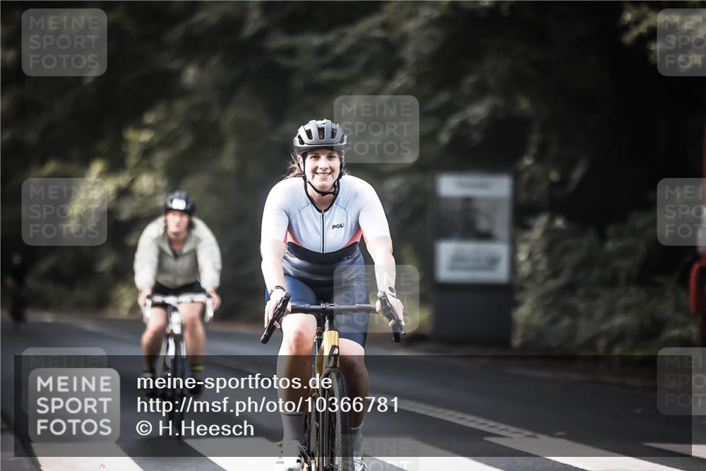 13.09.2026 - Stadtparktriathlon H.Heesch http://msf.ph/oto/10366781 13.09.2026 11:23:46 Radfahren 756, 774 meine-sportfotos.de