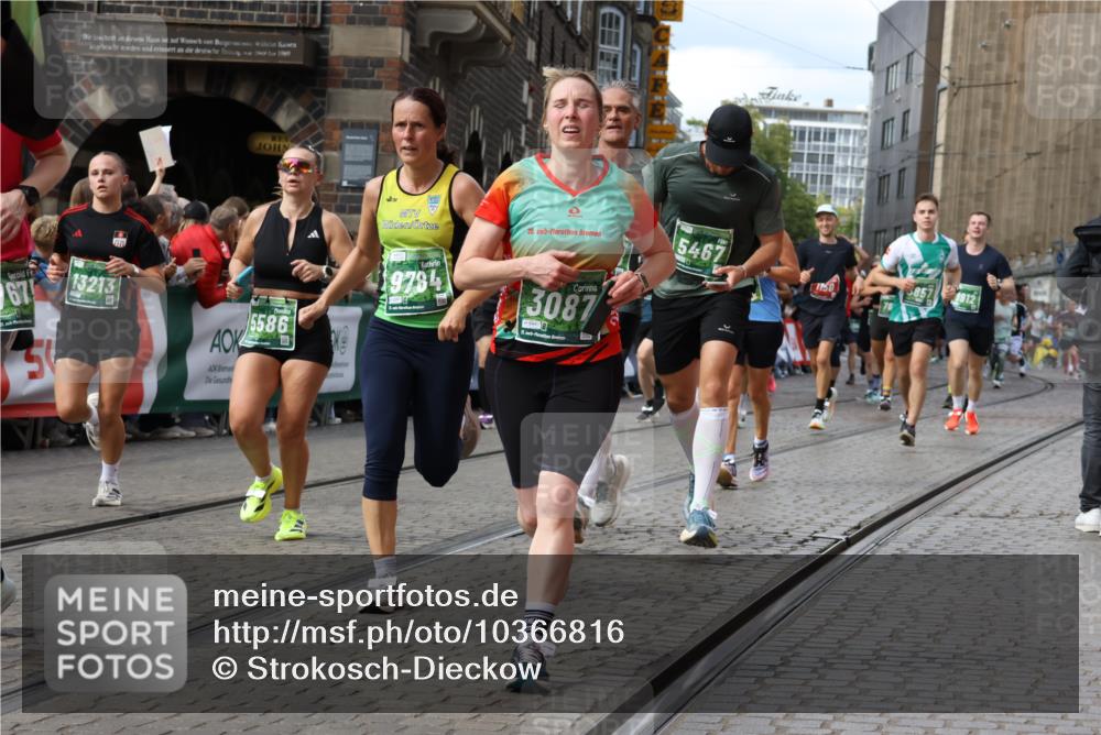 13.09.2026 - 21. swb-Marathon Bremen Strokosch-Dieckow http://msf.ph/oto/10366816 13.09.2026 13:35:43 Ziel 1150, 2003, 2041, 2090, 2318, 2356, 2625, 2866, 3055, 3311, 3621, 3916, 4062, 4635, 4985, 5016, 5661, 6315, 6320, 6418, 6837, 7285, 7305, 7377, 7703, 8300, 8401, 8530, 8773, 8915, 9526, 9527, 9845, 9887, 318, 532, 2565, 3056, 3454, 3485, 3857, 4016, 4048, 5026, 5071, 5157, 5276, 5381, 5584, 5586, 5816, 6159, 6724, 6874, 7036, 7235, 7385, 7691, 7804, 8145, 8335, 8705, 9243, 9912, 13121 meine-sportfotos.de