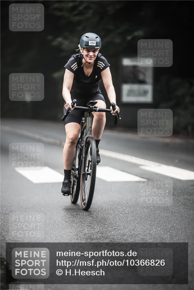 13.09.2026 - Stadtparktriathlon H.Heesch http://msf.ph/oto/10366826 13.09.2026 10:14:52 Radfahren 217, 285, 314 meine-sportfotos.de