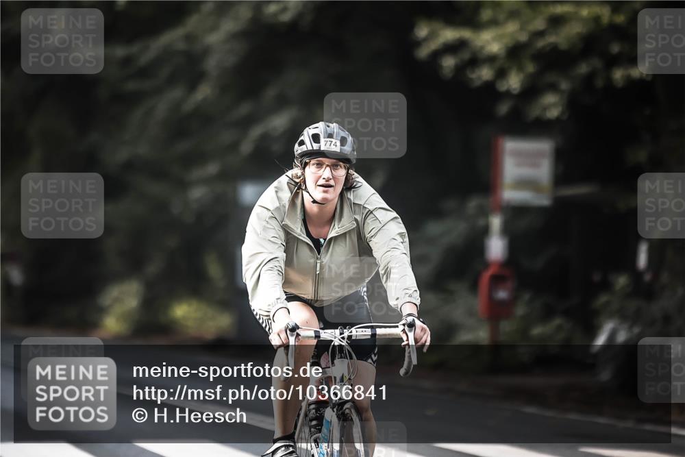 13.09.2026 - Stadtparktriathlon H.Heesch http://msf.ph/oto/10366841 13.09.2026 11:23:48 Radfahren 744, 756, 774 meine-sportfotos.de