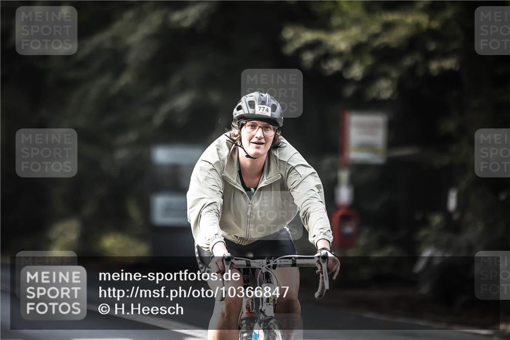 13.09.2026 - Stadtparktriathlon H.Heesch http://msf.ph/oto/10366847 13.09.2026 11:23:48 Radfahren 744, 756, 774 meine-sportfotos.de
