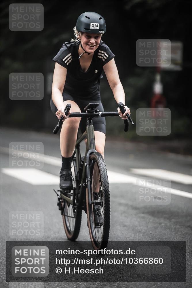 13.09.2026 - Stadtparktriathlon H.Heesch http://msf.ph/oto/10366860 13.09.2026 10:14:52 Radfahren 217, 285, 314 meine-sportfotos.de
