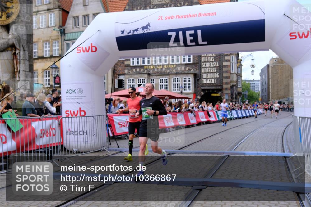 13.09.2026 - 21. swb-Marathon Bremen Tim E. http://msf.ph/oto/10366867 13.09.2026 13:04:27 Ziel 2094, 3424, 4110, 6815, 9061, 9129, 9544, 9813 meine-sportfotos.de