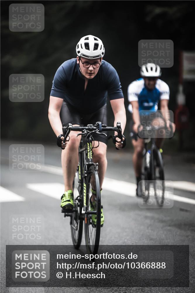 13.09.2026 - Stadtparktriathlon H.Heesch http://msf.ph/oto/10366888 13.09.2026 10:14:58 Radfahren 217, 314, 339 meine-sportfotos.de