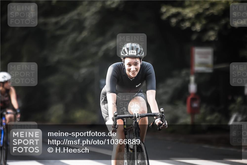 13.09.2026 - Stadtparktriathlon H.Heesch http://msf.ph/oto/10366889 13.09.2026 11:23:55 Radfahren 601, 677, 729, 744 meine-sportfotos.de