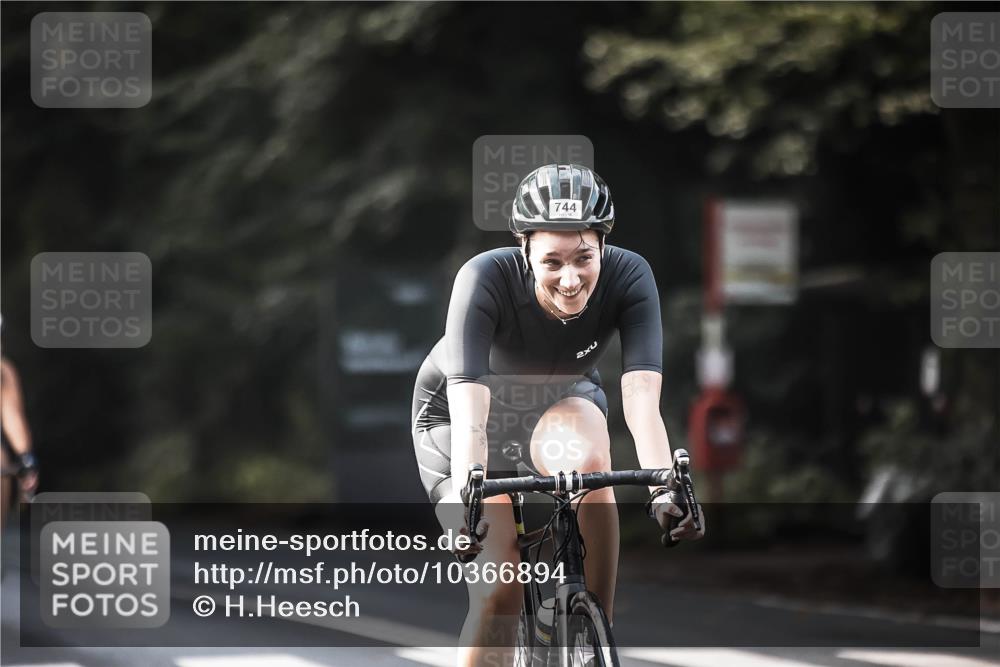 13.09.2026 - Stadtparktriathlon H.Heesch http://msf.ph/oto/10366894 13.09.2026 11:23:55 Radfahren 601, 677, 729, 744 meine-sportfotos.de