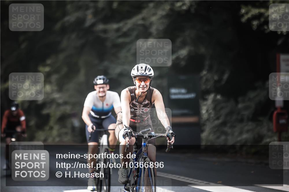 13.09.2026 - Stadtparktriathlon H.Heesch http://msf.ph/oto/10366896 13.09.2026 11:23:56 Radfahren 601, 677, 729, 744 meine-sportfotos.de