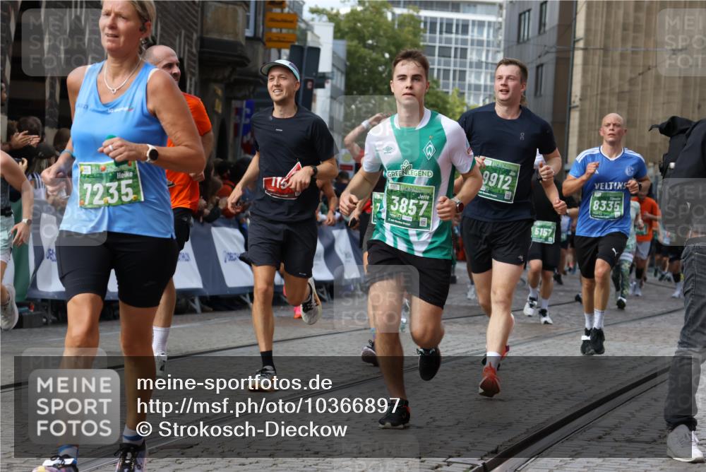 13.09.2026 - 21. swb-Marathon Bremen Strokosch-Dieckow http://msf.ph/oto/10366897 13.09.2026 13:35:45 Ziel 1150, 2003, 2041, 2090, 2318, 2356, 2625, 2866, 3055, 3311, 3621, 3916, 4062, 4326, 4635, 5016, 5661, 6315, 6320, 6418, 6837, 7285, 7305, 7377, 7703, 8300, 8401, 8530, 8773, 8915, 9526, 9527, 9845, 9887, 318, 2565, 3026, 3056, 3454, 3485, 3857, 4016, 4048, 5026, 5071, 5157, 5276, 5381, 5816, 6159, 6724, 6874, 7036, 7043, 7235, 7385, 7691, 7804, 8145, 8335, 8705, 9243, 9912, 13179 meine-sportfotos.de