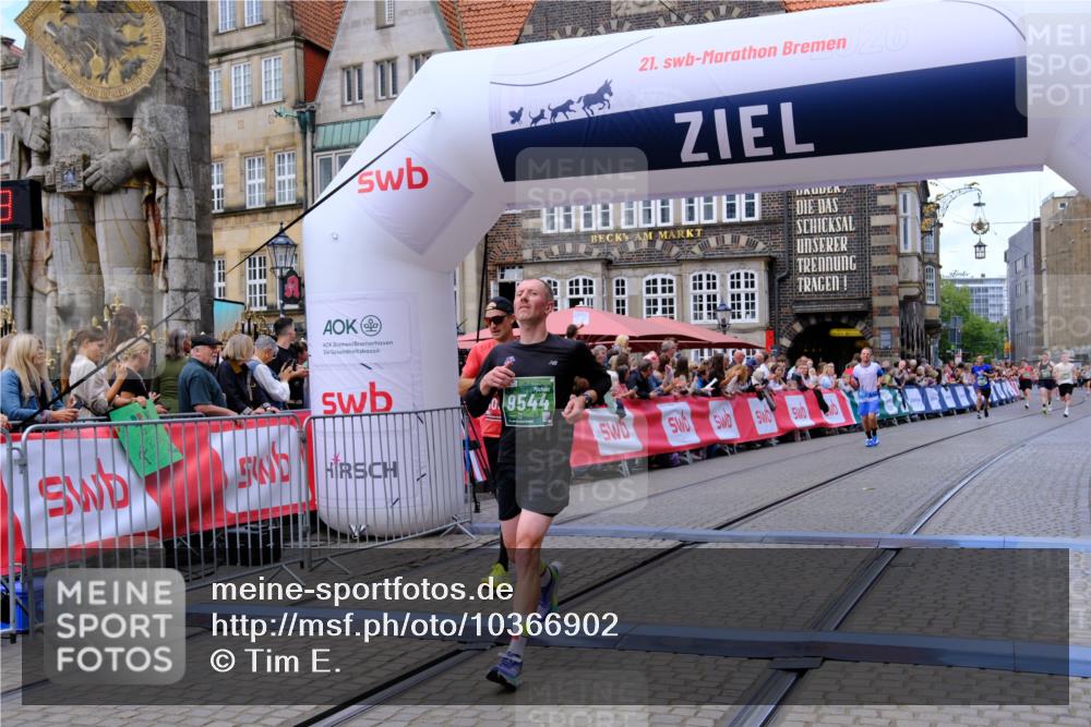 13.09.2026 - 21. swb-Marathon Bremen Tim E. http://msf.ph/oto/10366902 13.09.2026 13:04:28 Ziel 2094, 3424, 4110, 6815, 9129, 9544, 9813 meine-sportfotos.de
